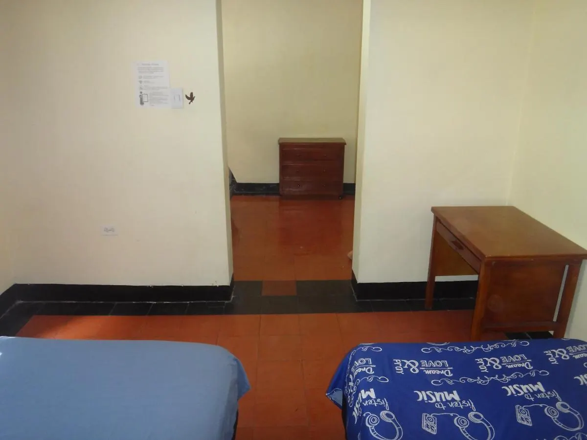 La Casa De La Floresta Dormitorios Medellin Homestay