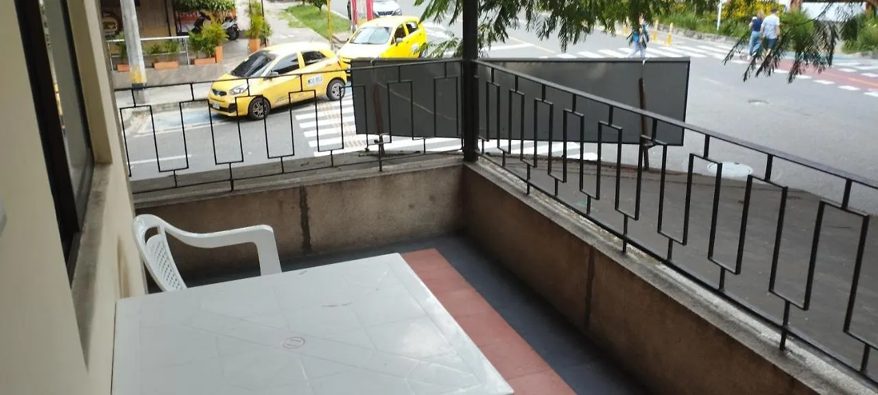 La Casa De La Floresta Dormitorios Medellin Colombia