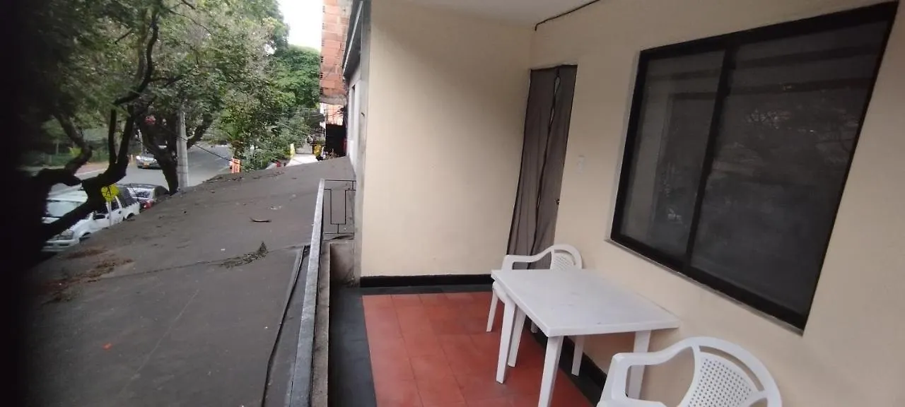 La Casa De La Floresta Dormitorios Medellin 0*,